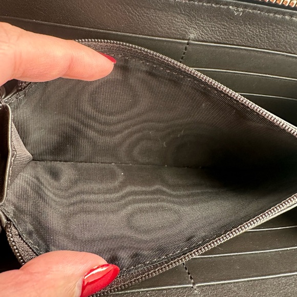 ✨PRICE IS FIRM✨ Authentic GUCCI microguccissima wallet - Picture 8 of 13